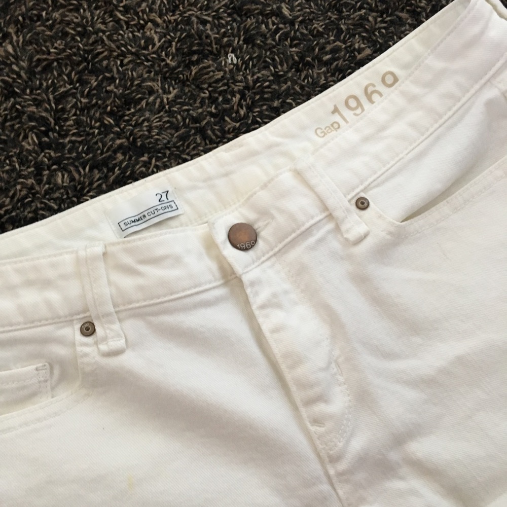 Rarely used white summer shorts Gap